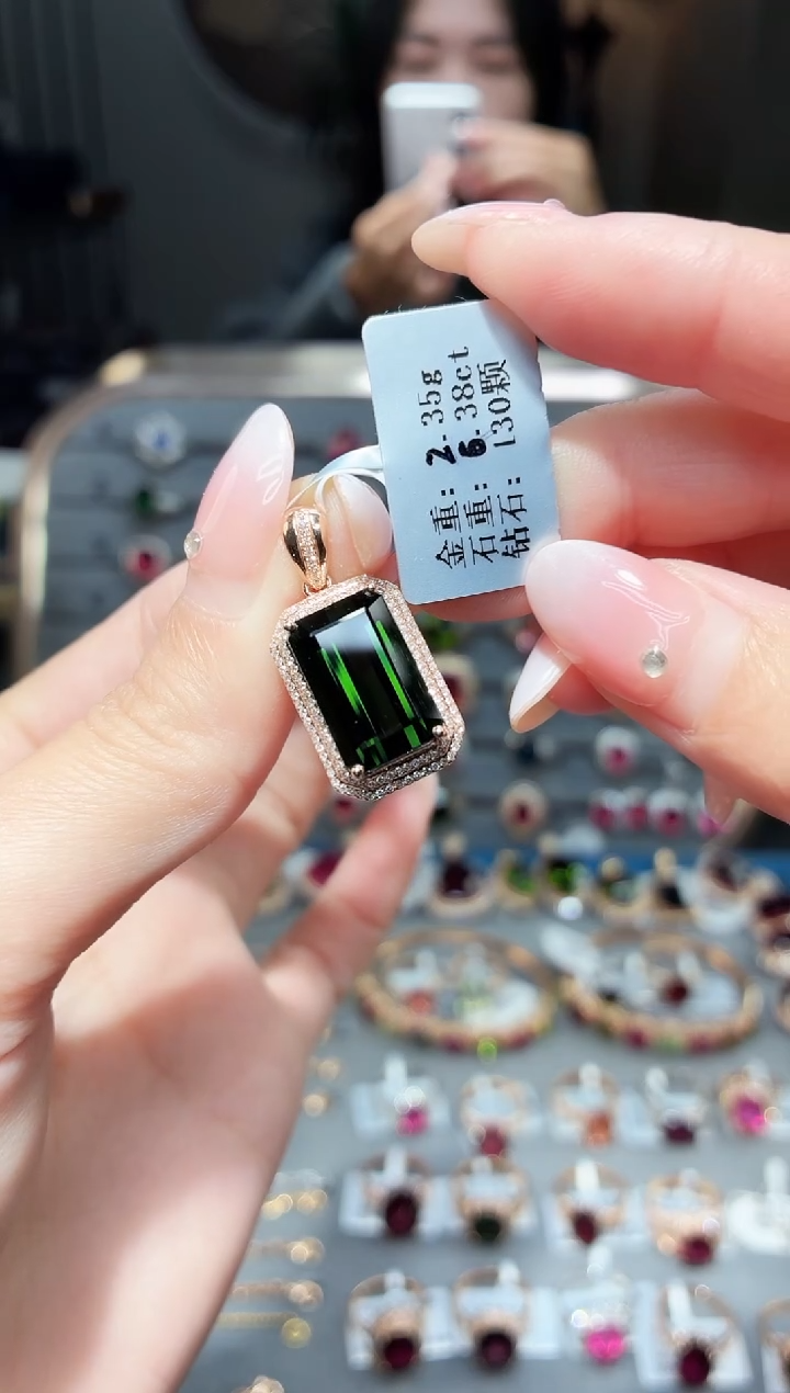 颈饰18K金镶嵌碧玺6.38ct