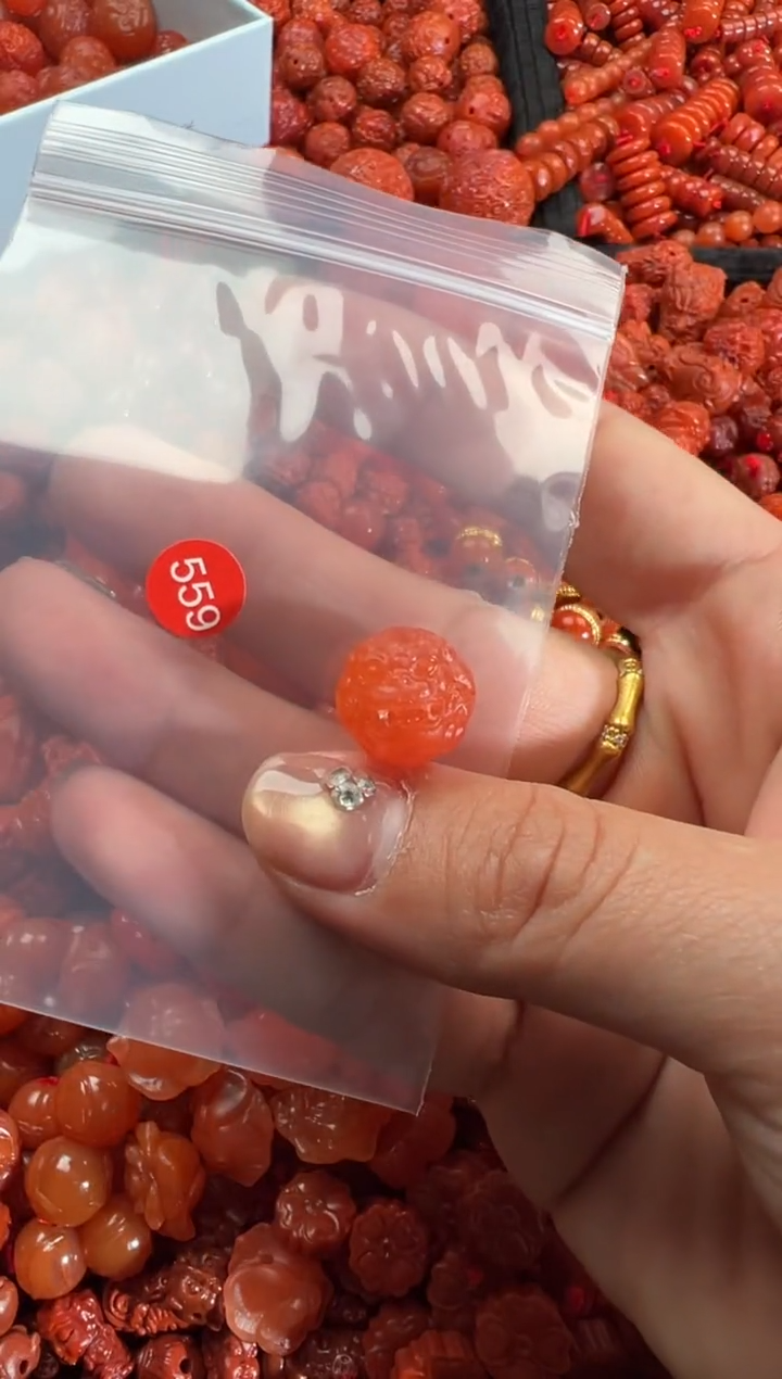 【闪购商品】南红玛瑙颈饰未镶嵌1
