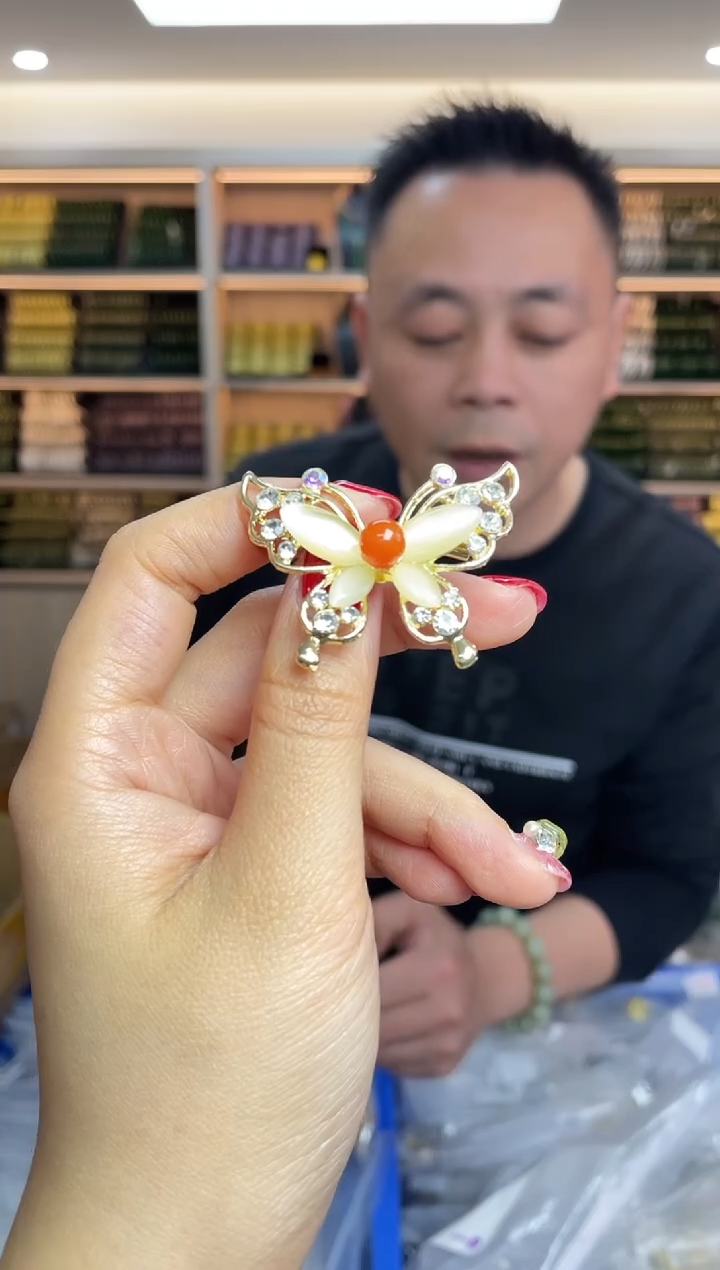 【闪购商品】南红玛瑙`未镶嵌多样性发一件