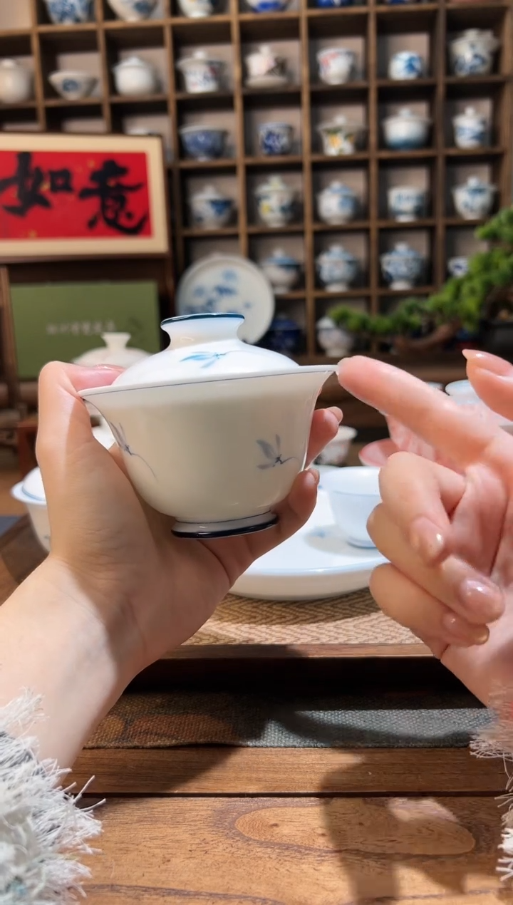 【闪购商品】手绘玉兰花大二才盖碗