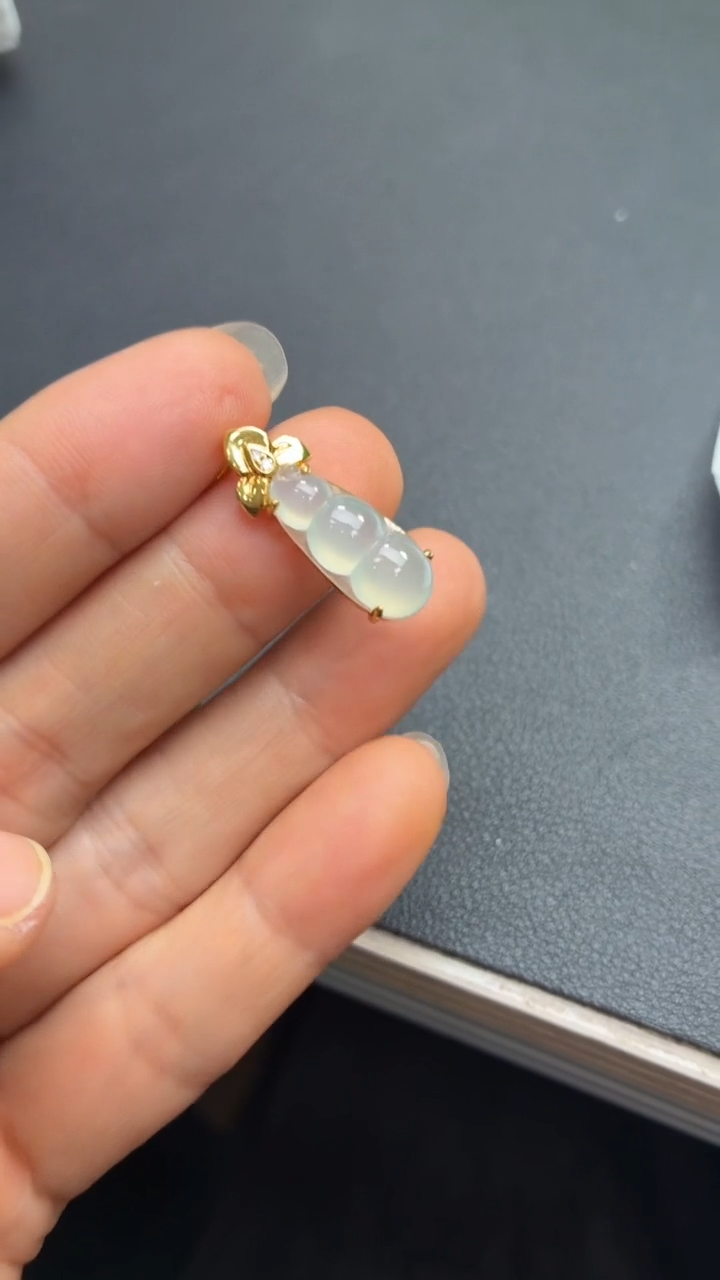 颈饰18K金镶嵌翡翠天然翡翠A货