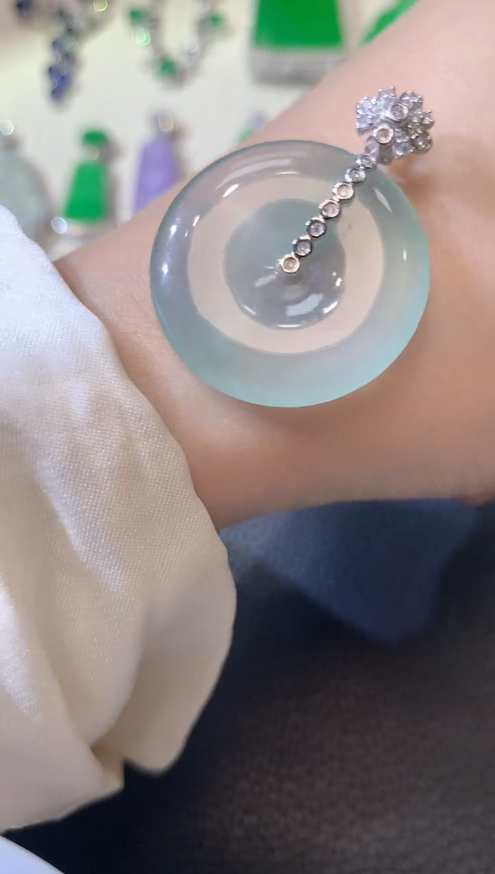 【闪购商品】翡翠吊坠(不含链)18K金镶嵌A26