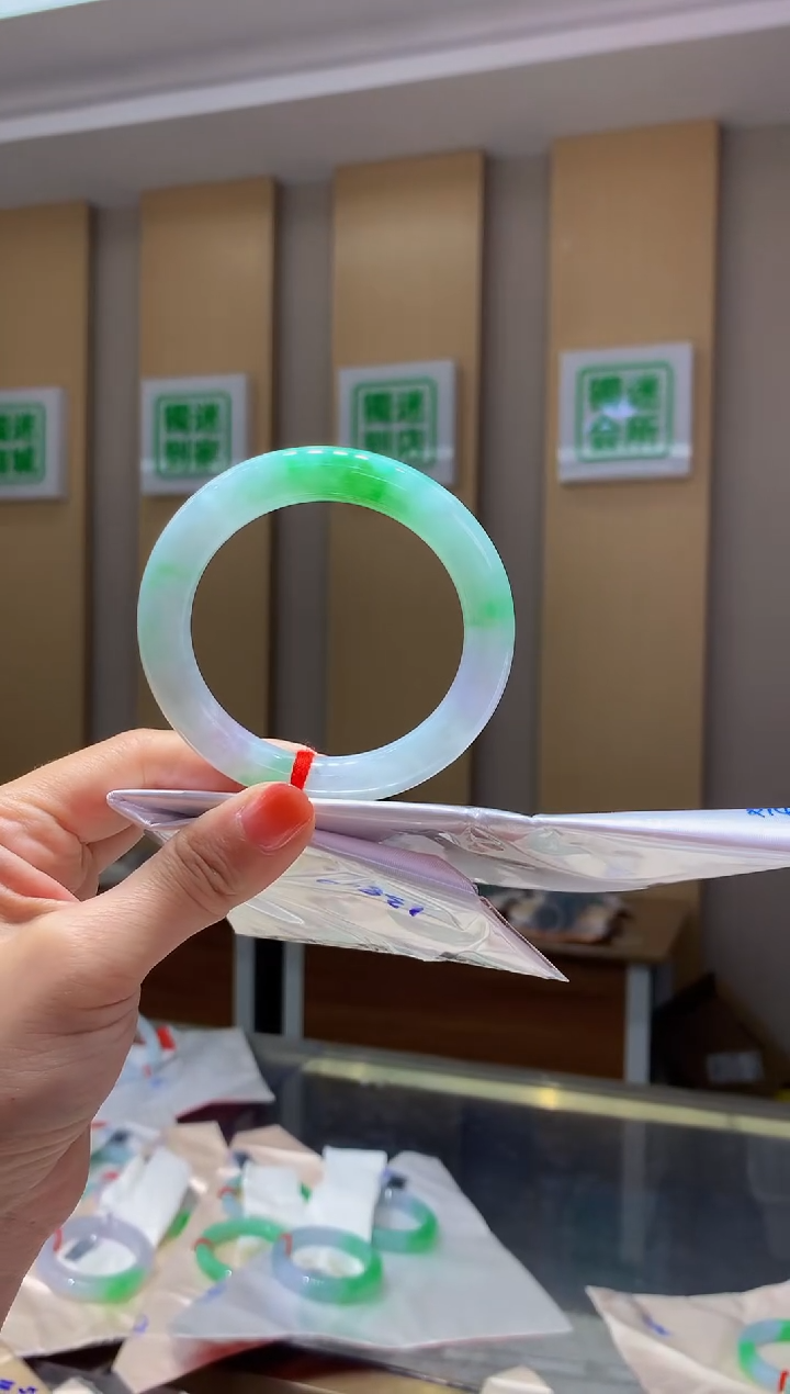 翡翠手镯未镶嵌-Q141 圈口54.6
