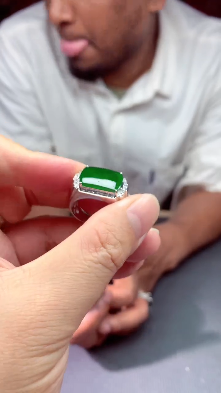 【闪购商品】定制翡翠未镶嵌N多样性发货拍一发一