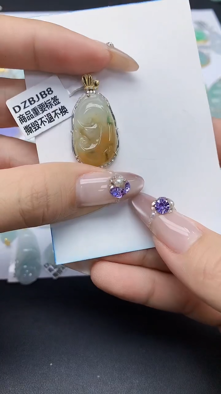 翡翠18K金镶嵌颈饰天然翡翠A货