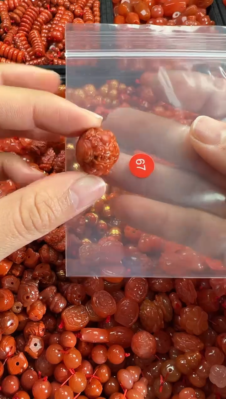 【闪购商品】南红玛瑙颈饰未镶嵌1