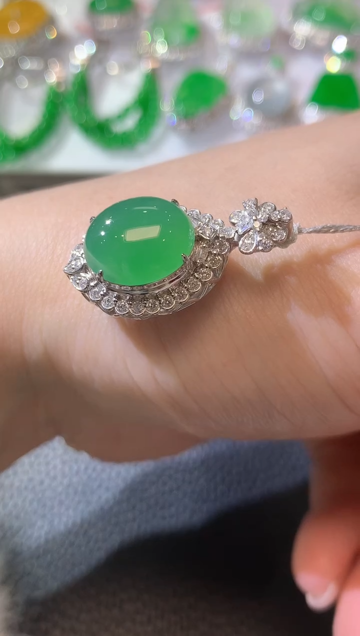 【闪购商品】翡翠吊坠(不含链)18K金镶嵌C36翡翠