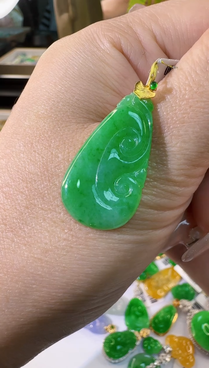 【闪购商品】翡翠吊坠(不含链)18K金镶嵌缅甸翡翠A货吊坠