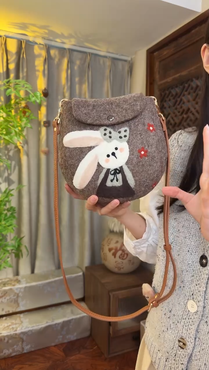 羊毛非遗羊毛毡包 蛋蛋包三花兔