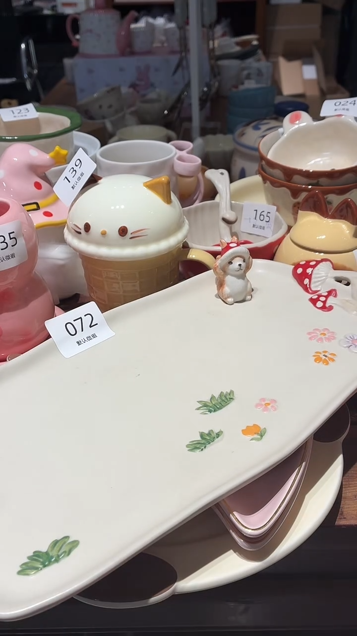 瓷072 松鼠 长盘 瑕疵