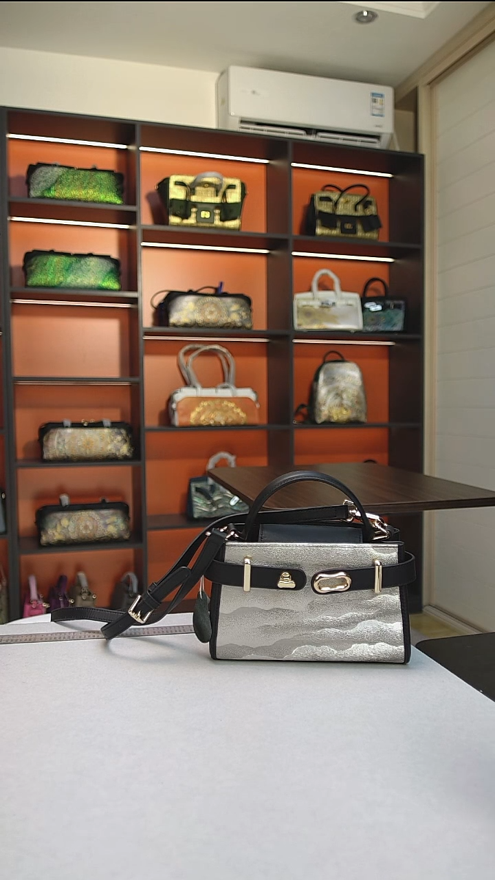 小牛皮杨*织银缂丝