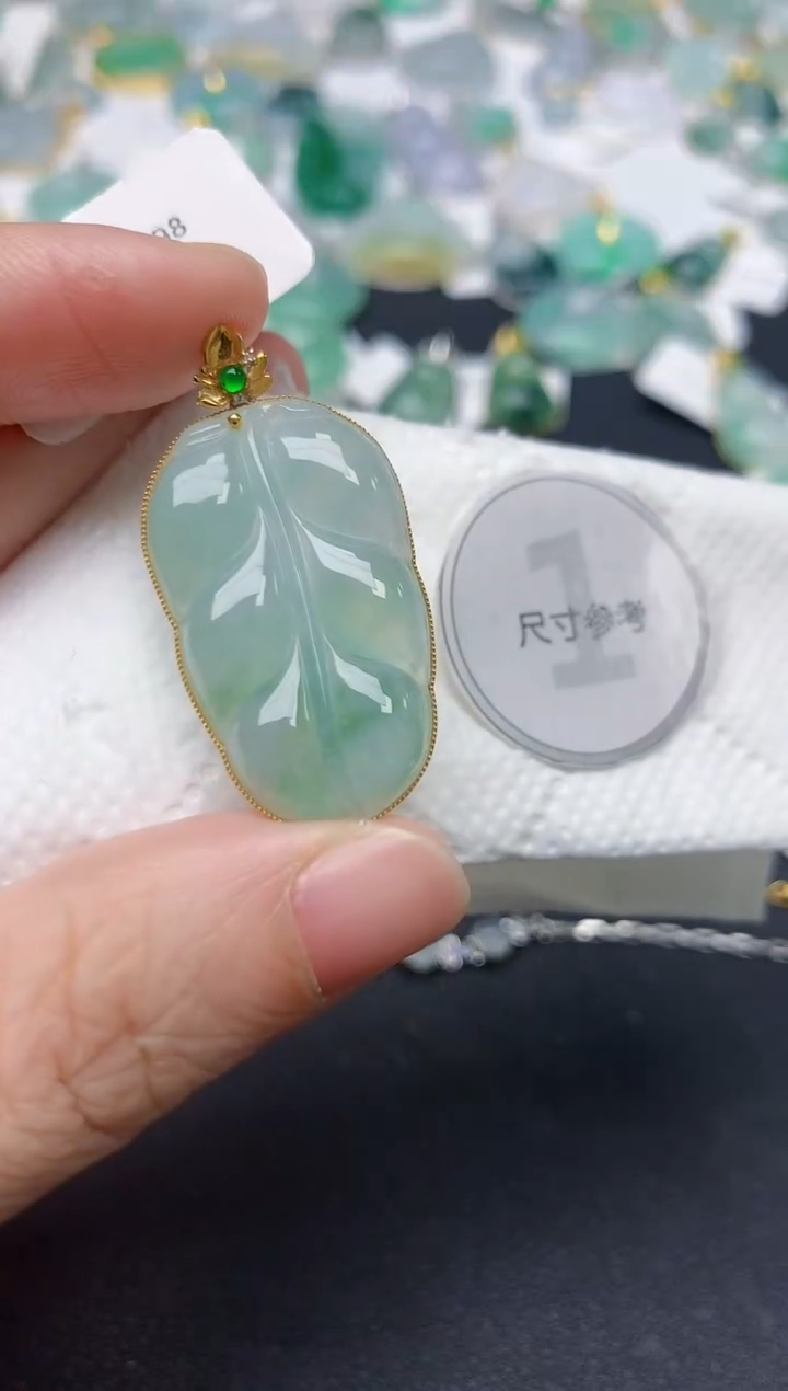 颈饰18K金镶嵌翡翠天然缅甸A货翡翠