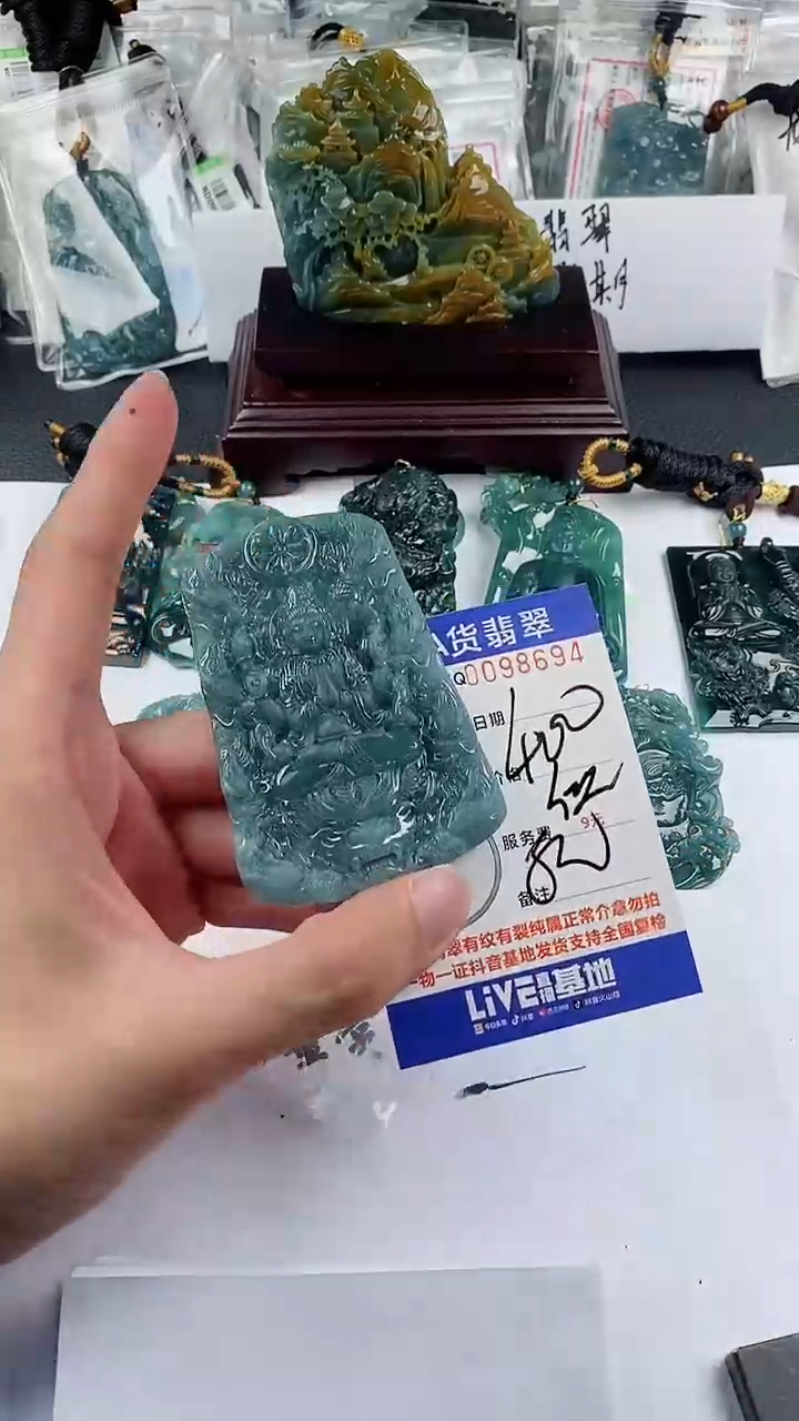 【闪购商品】翡翠颈饰未镶嵌        