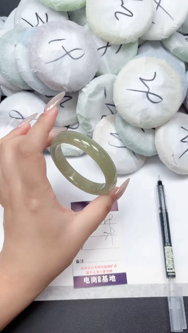 未镶嵌手镯石英质玉129-58.7