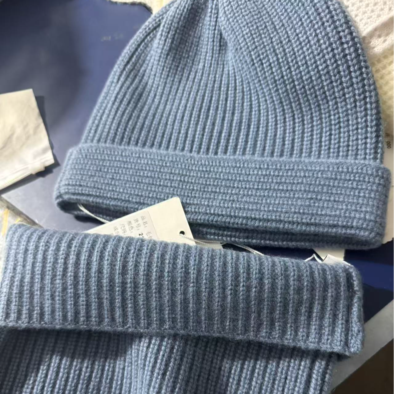 天山纺织毛绒套脖帽