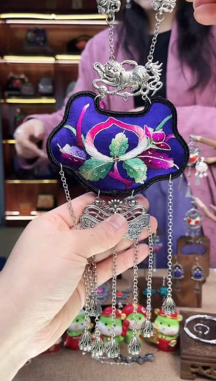 【闪购商品】织绣A16黔东南苗族刺绣