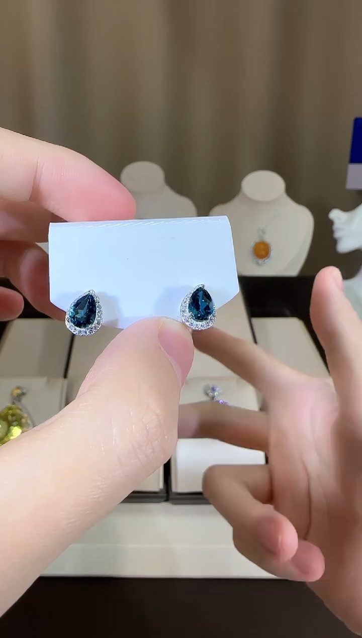 【闪购商品】托帕石耳饰银S925镶嵌耳钉5*7mm