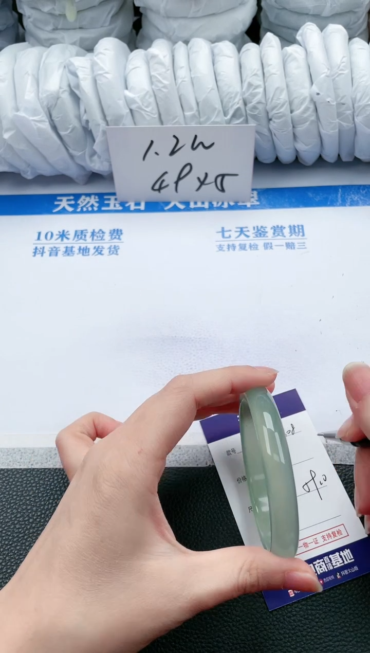 【闪购商品】石英质玉手镯未镶嵌L608