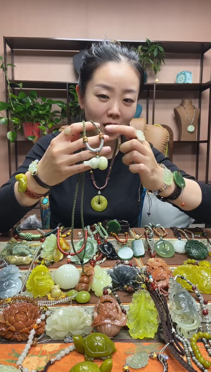 未镶嵌岫玉颈饰·6