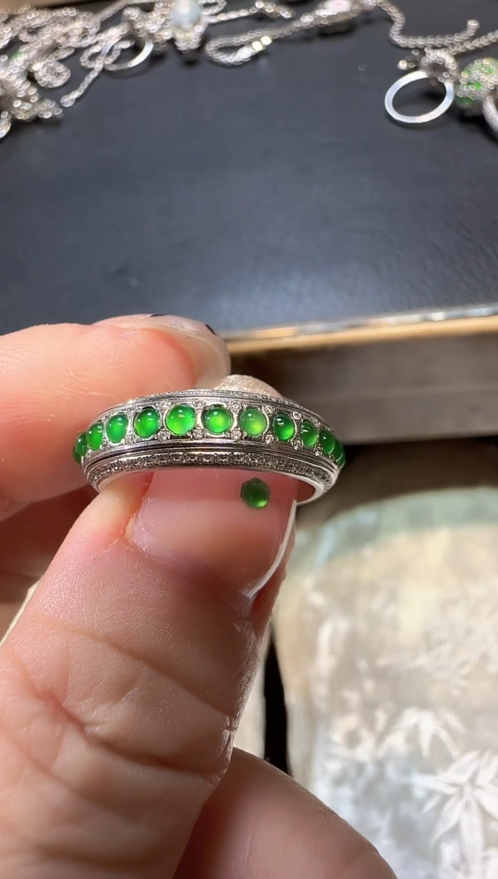 【闪购商品】翡翠戒圈18K金镶嵌蛋面