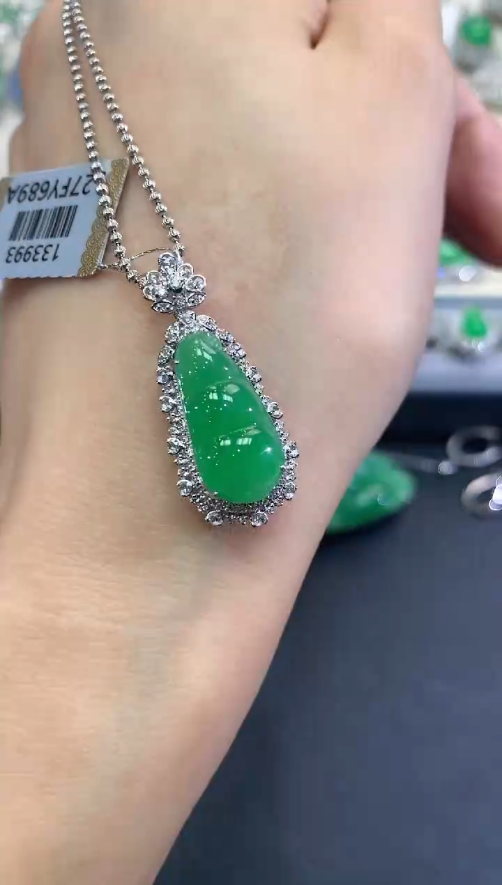 【闪购商品】翡翠吊坠(不含链)18K金镶嵌q69