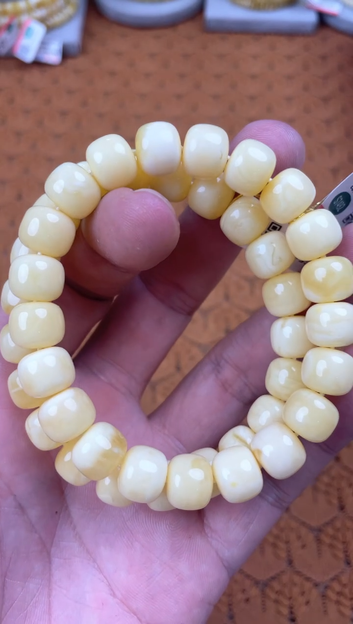 未镶嵌蜜蜡裸石WML8869多样性发其中一件