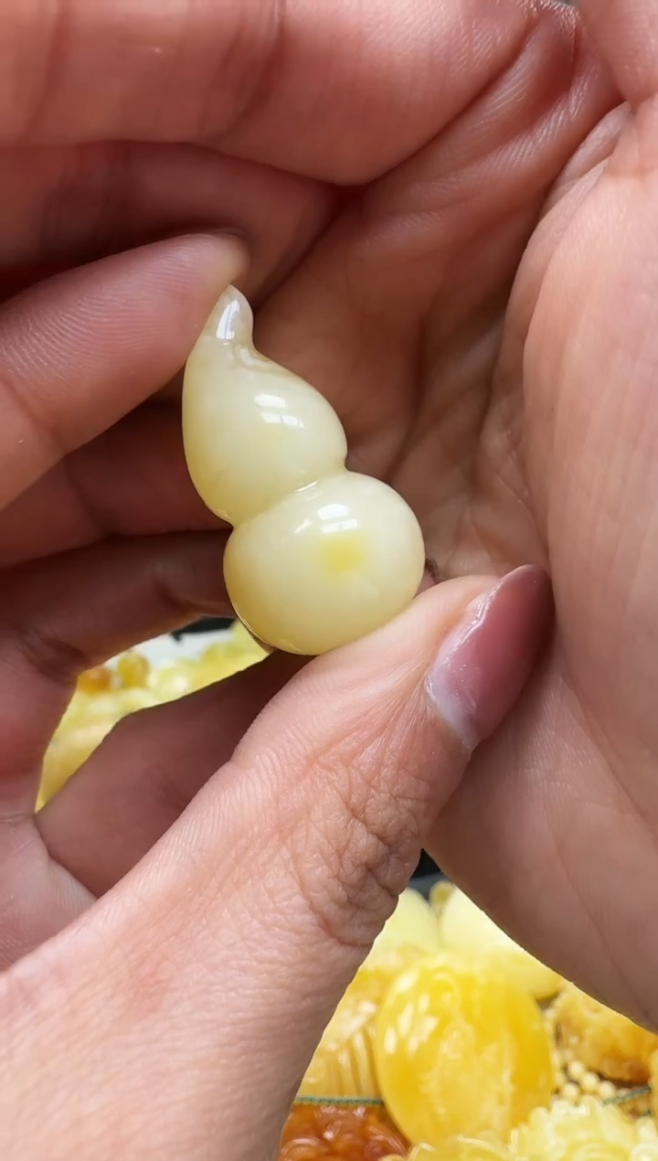 【闪购商品】琥珀裸石未镶嵌挂坠