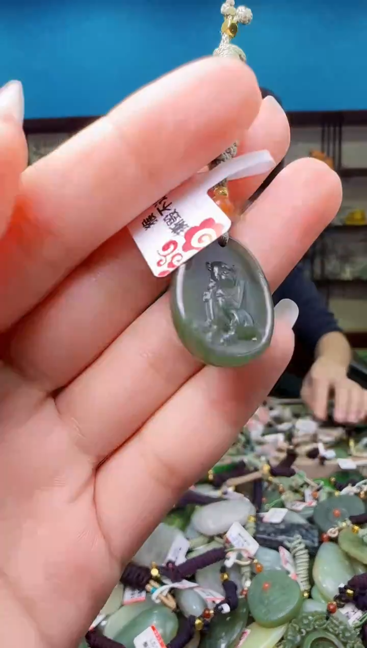 颈饰未镶嵌和田玉1