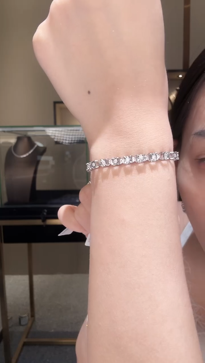 铂Pt950镶嵌手链钻石牛头手链