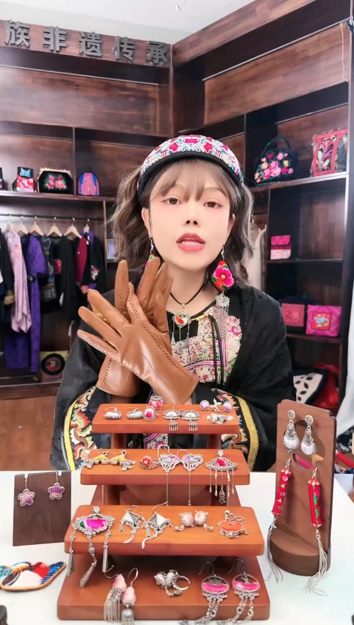 【闪购商品】织绣L22蚩梦苗族古绣