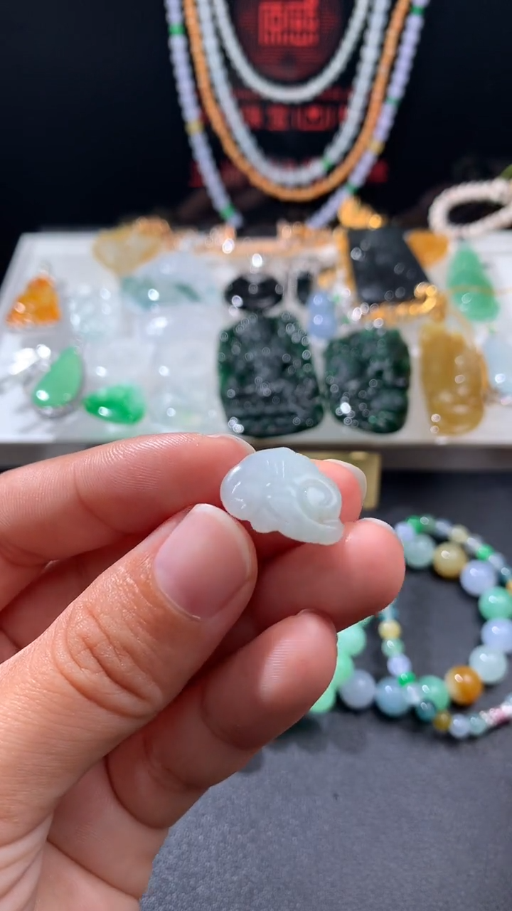 未镶嵌定制翡翠?****?          