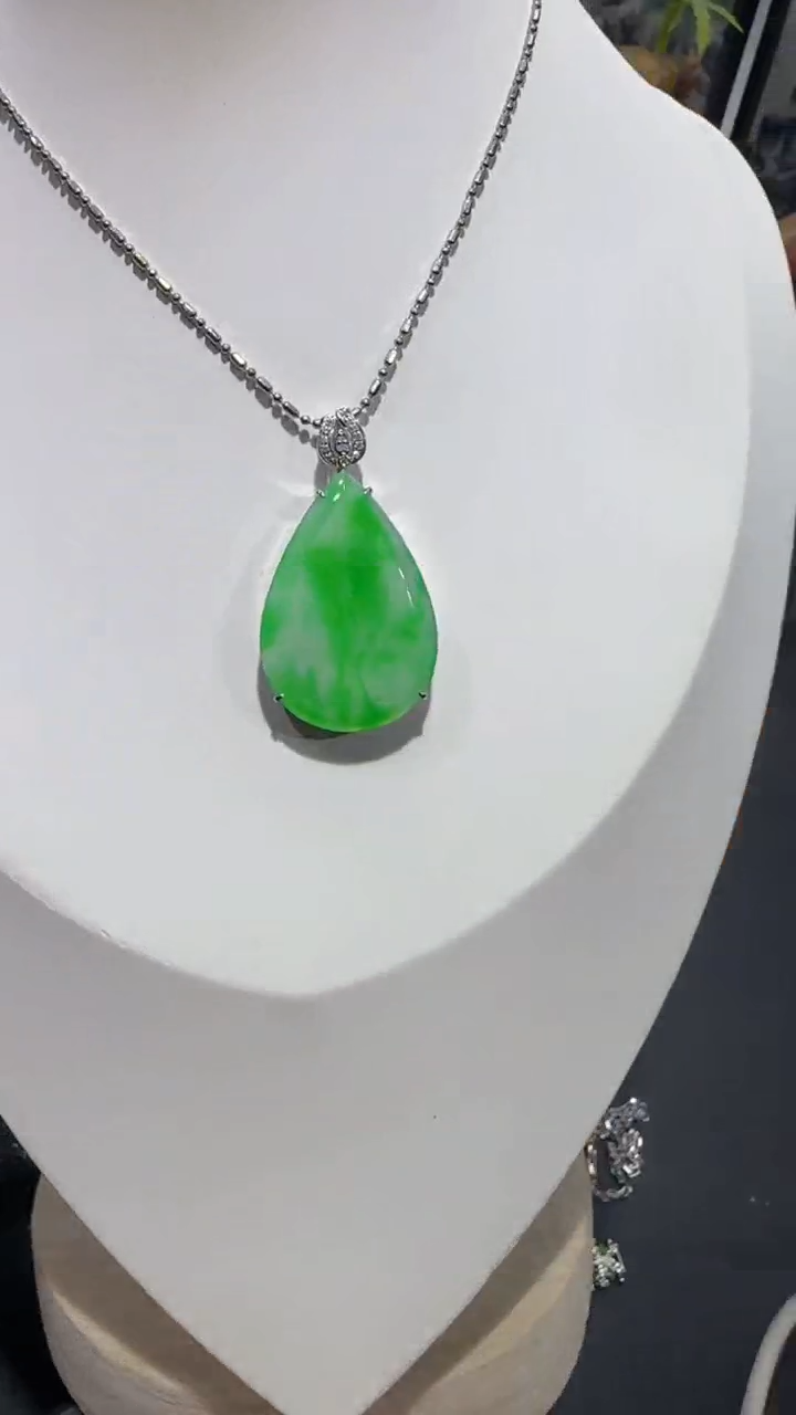 【闪购商品】翡翠吊坠(不含链)18K金镶嵌吊坠