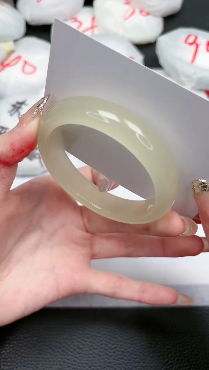 【闪购商品】石英质玉手镯未镶嵌136-55.8