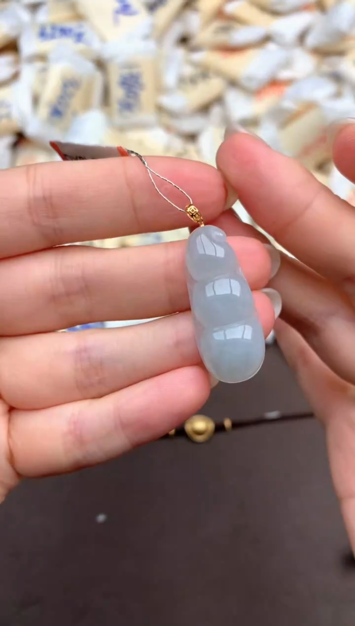 18K金镶嵌挂件翡翠— 