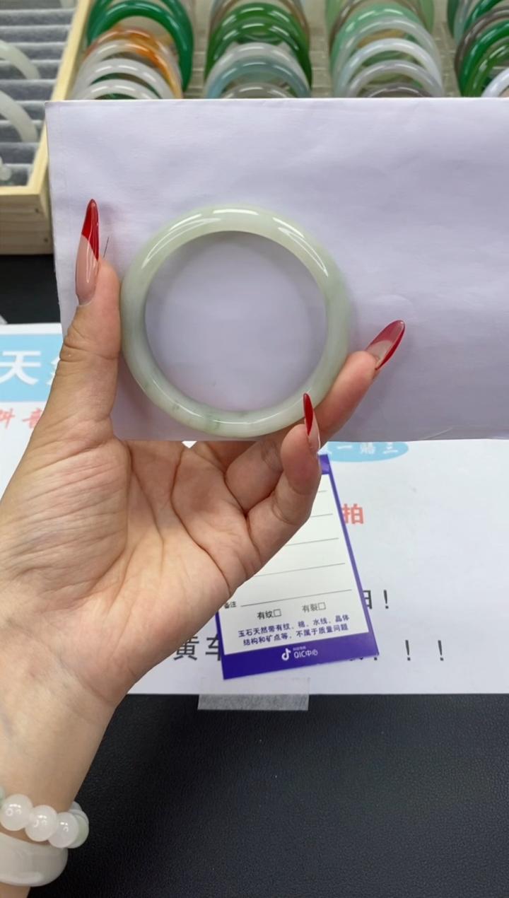 【闪购商品】石英质玉手镯未镶嵌v61