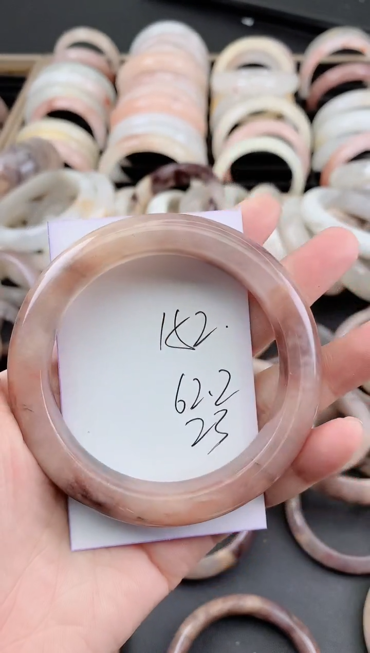 未镶嵌手镯石英质玉（金丝玉）152