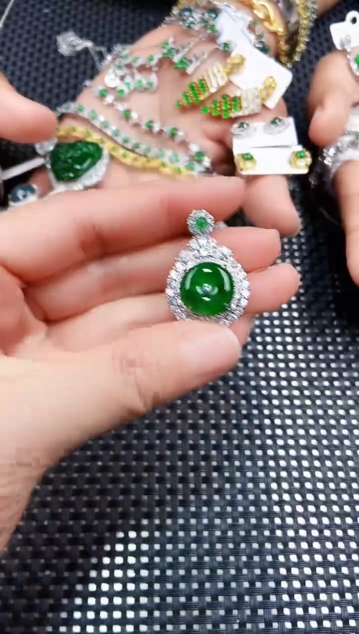 【闪购商品】翡翠吊坠(不含链)未镶嵌1111111111