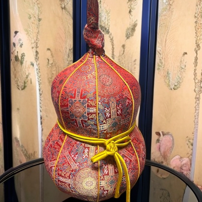 宋锦桑蚕丝葫芦抱枕安神助眠薰衣草填充国风靠枕