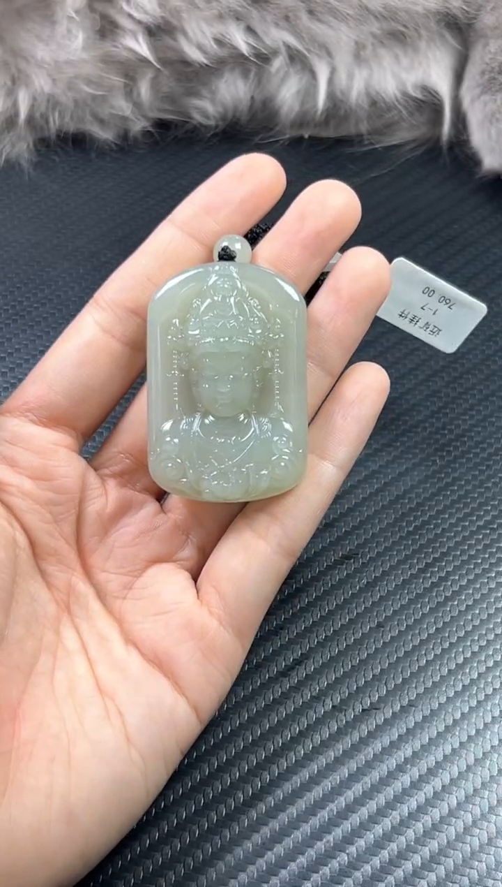 吊坠(赠链)未镶嵌和田玉且末微色差近矿