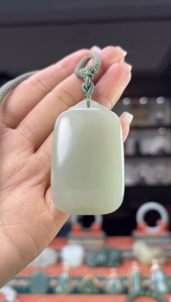 颈饰未镶嵌和田玉佩佩