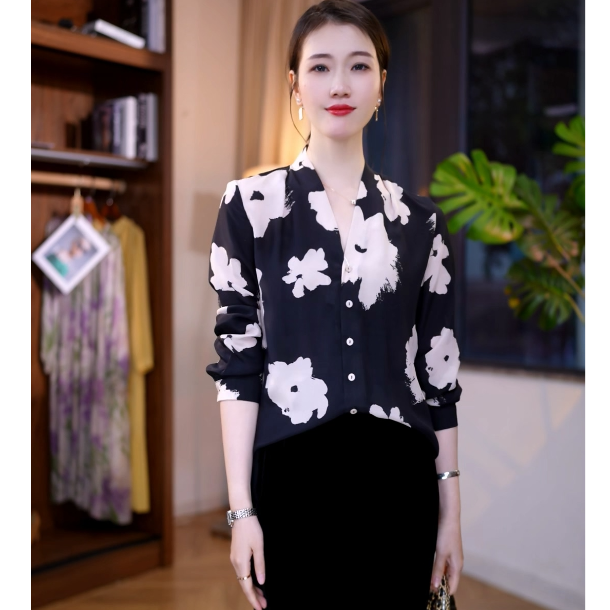 【白小白精选】黑底粉白花桑蚕丝V领一排扣长袖衬衫高级感上衣2078