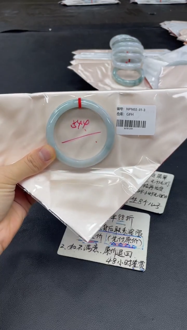 未镶嵌手镯翡翠翡翠手镯