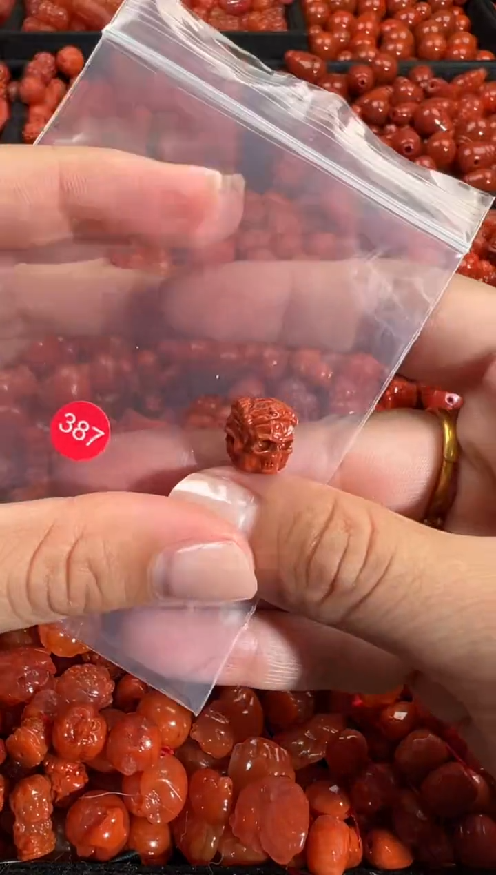 颈饰未镶嵌南红玛瑙1