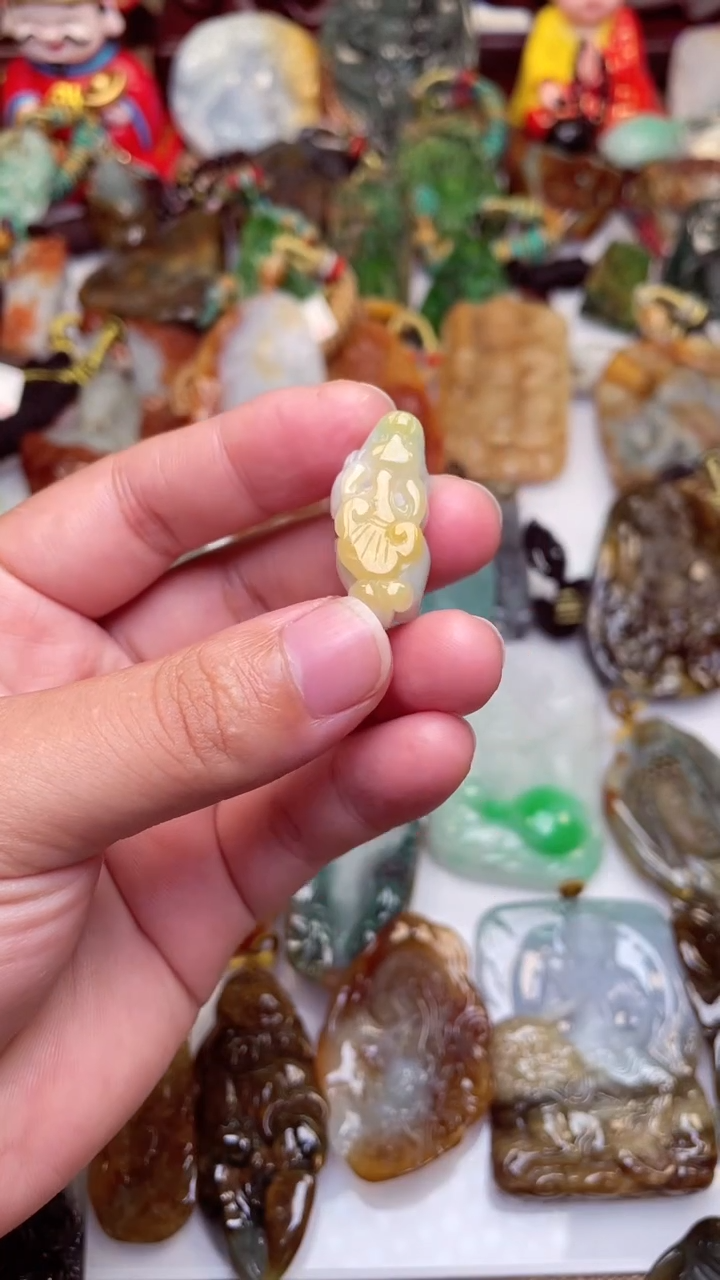 颈饰未镶嵌翡翠貔貅