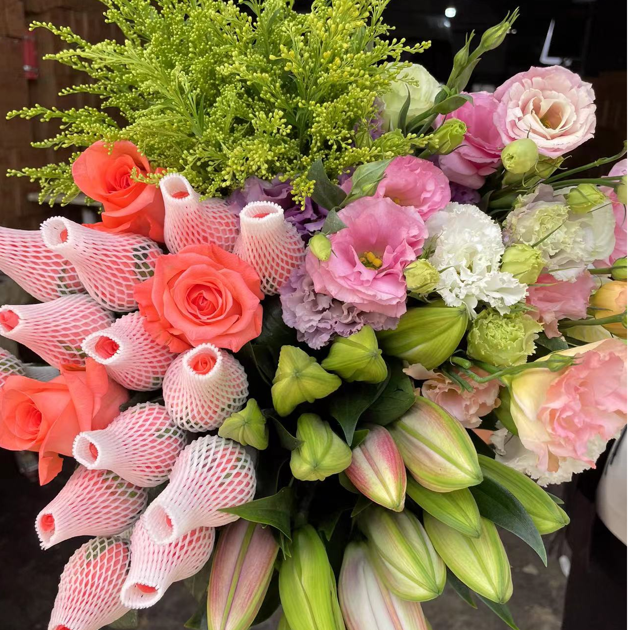 【教师节爆款】粉玫瑰10枝+百合5朵+洋桔梗200克+配草5枝云南鲜花  