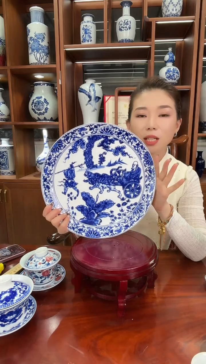 A33景德镇青花鬼谷子下山图赏盘1只