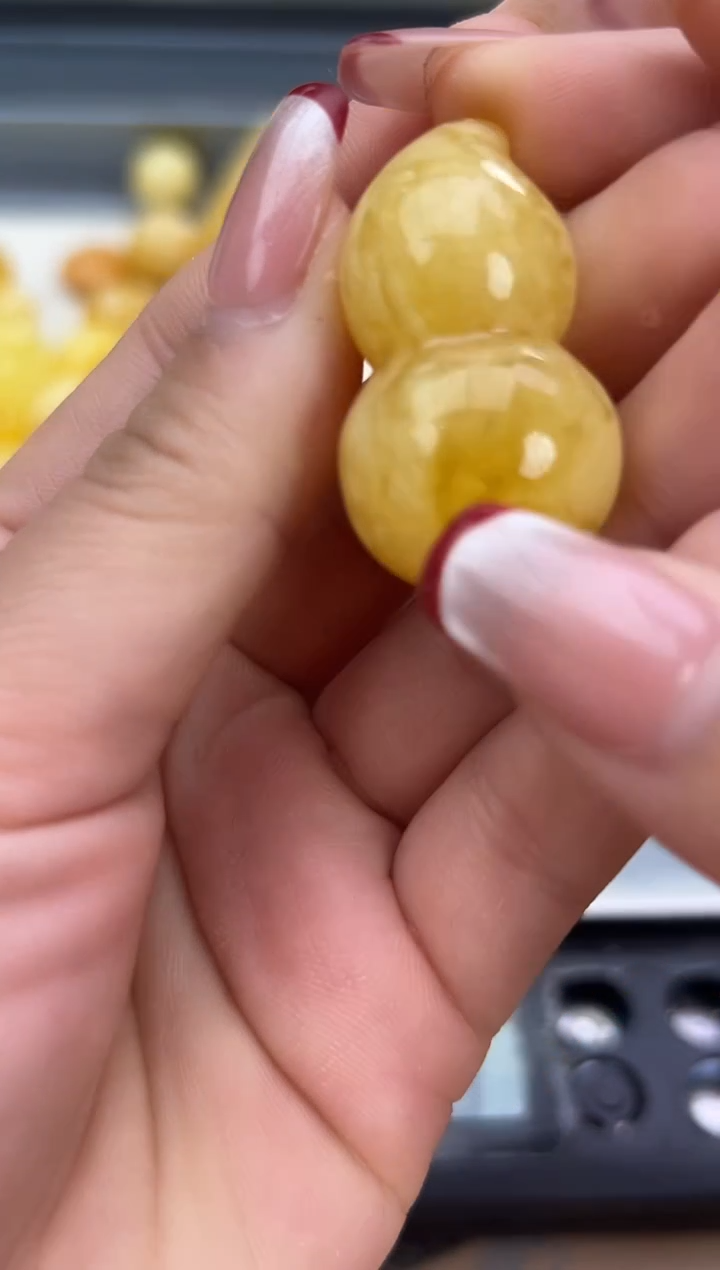 【闪购商品】琥珀裸石未镶嵌蜜蜡吊坠