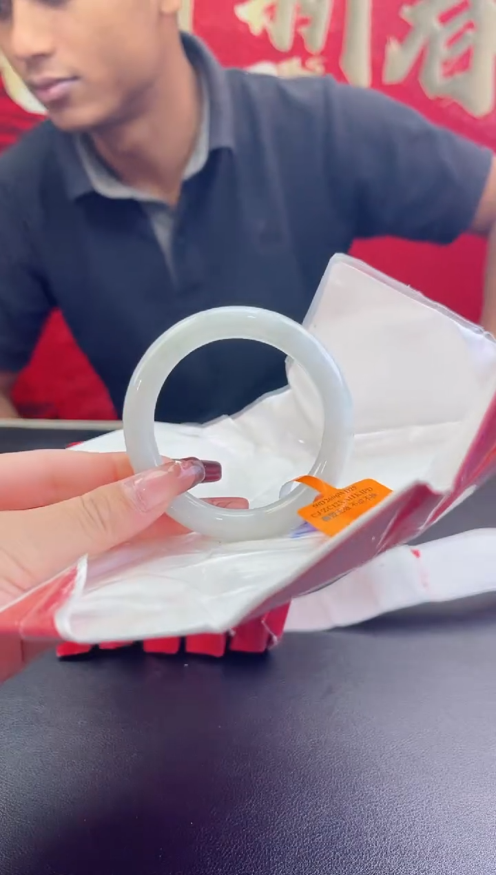 【闪购商品】翡翠手镯（圆镯）未镶嵌翡翠手镯5