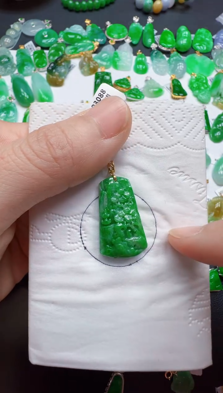 【闪购商品】翡翠吊坠(不含链)18K金镶嵌380