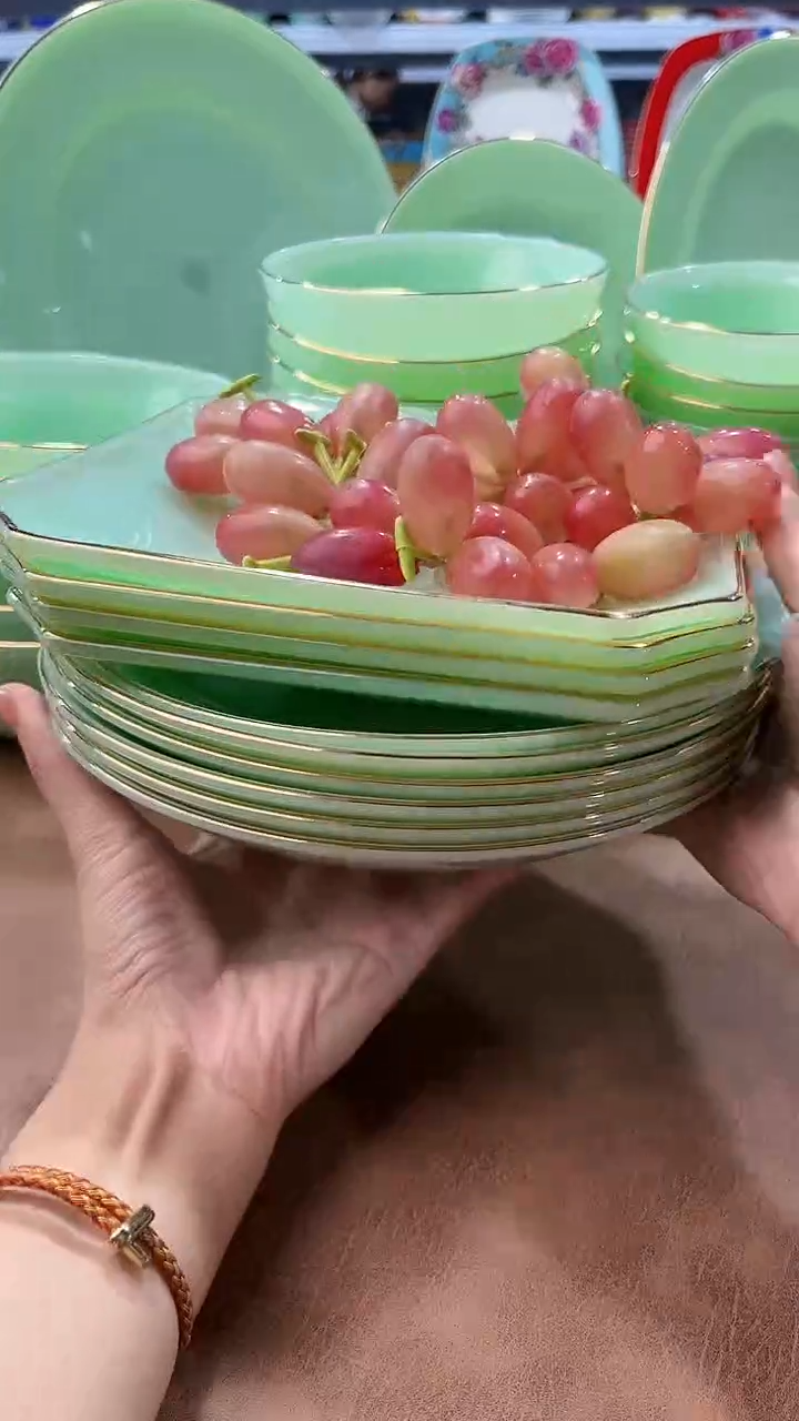 玉瓷8英寸圆深盘6只方盘4只